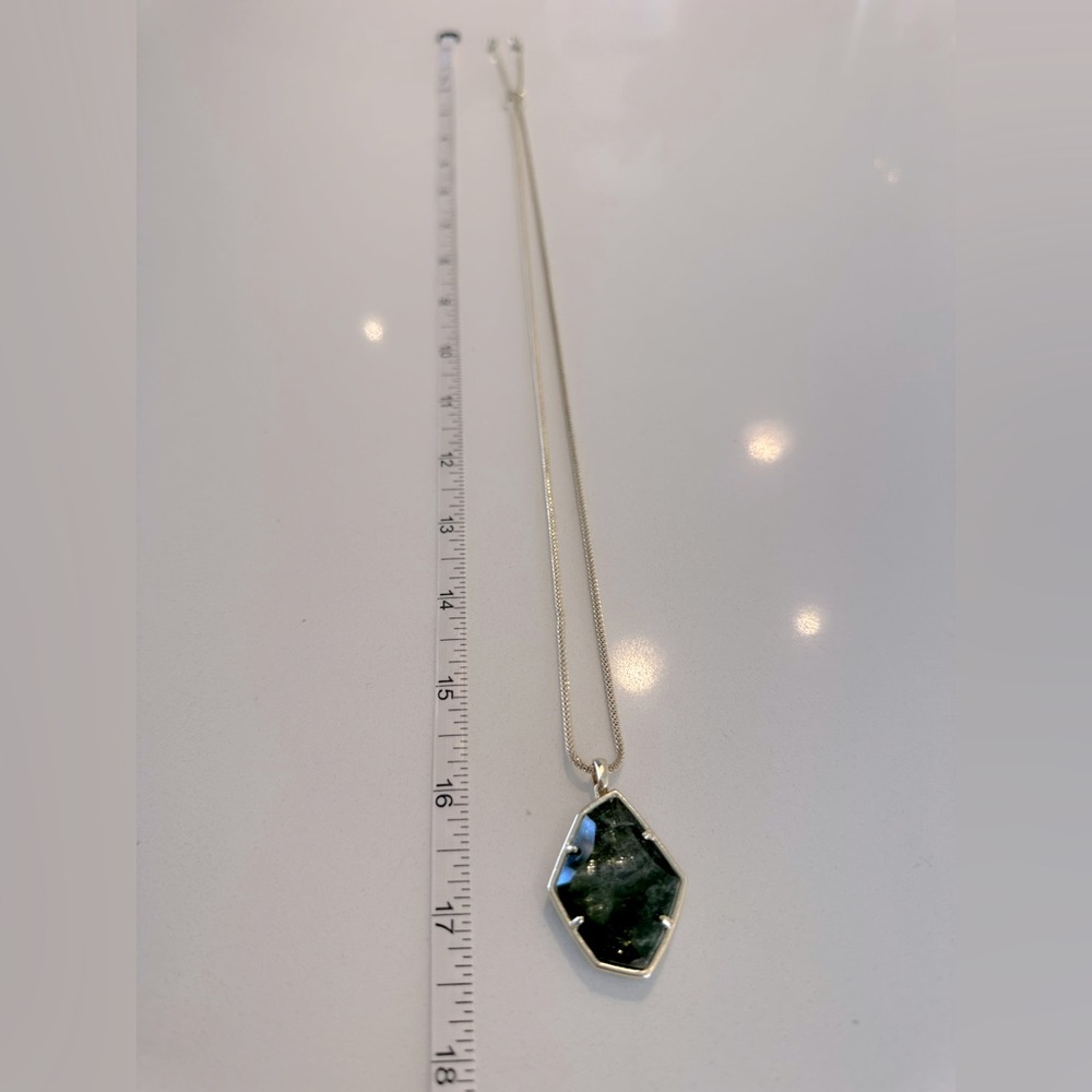 Kendra Scott Kalani Necklace in Sage Mica, Gold Plated Winter 2018 Collection - Picture 4 of 4